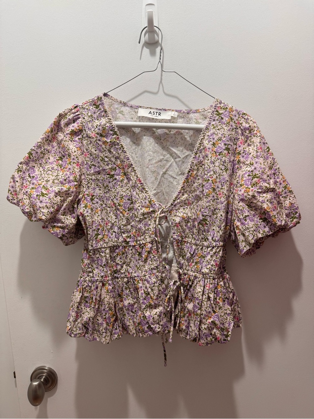 NWOT Lavender Floral Tie Front Puff Sleeve Top Size Small - Picture 2 of 6